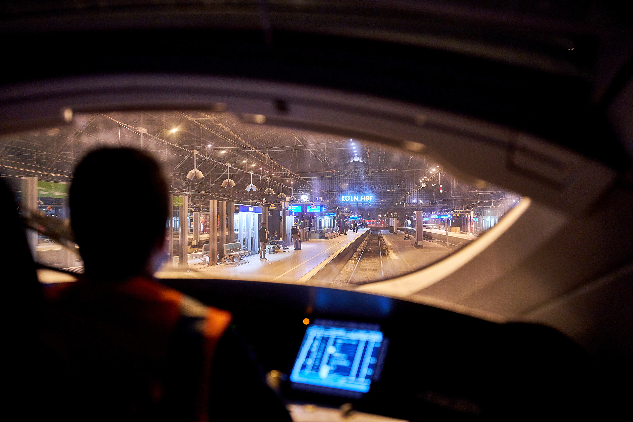 A train runner drives the first ICE to Cologne’s main station shortly after 3 am. Passengers are already waiting to board.