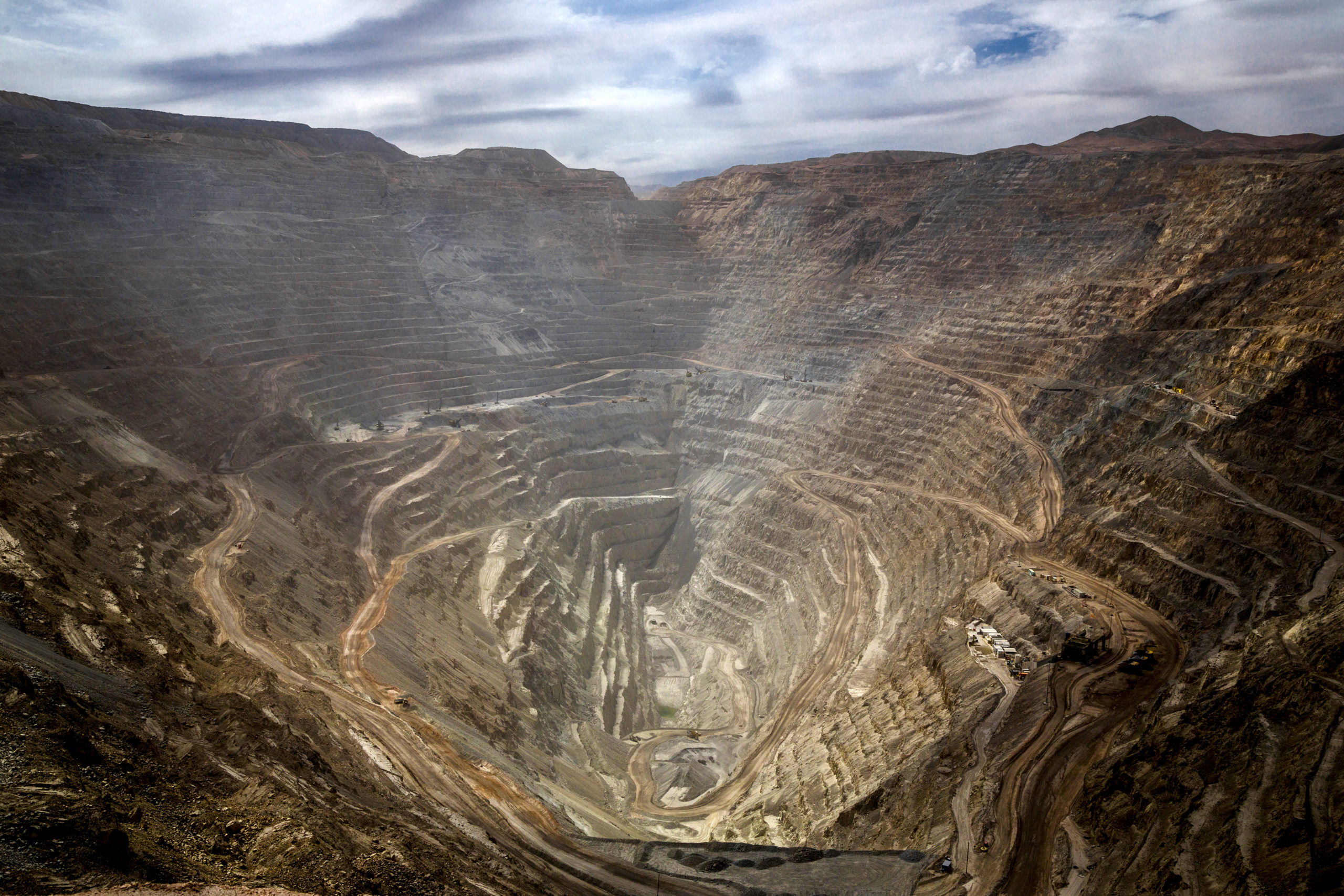 In the wake of the Covid-19 outbreak, telework has proved its worth even in remote places like the Chuquicamata copper mine near the city of Calama, in northern Chile. Nearly overnight, Codelco replaced many in-person meetings with digital ways of working together.